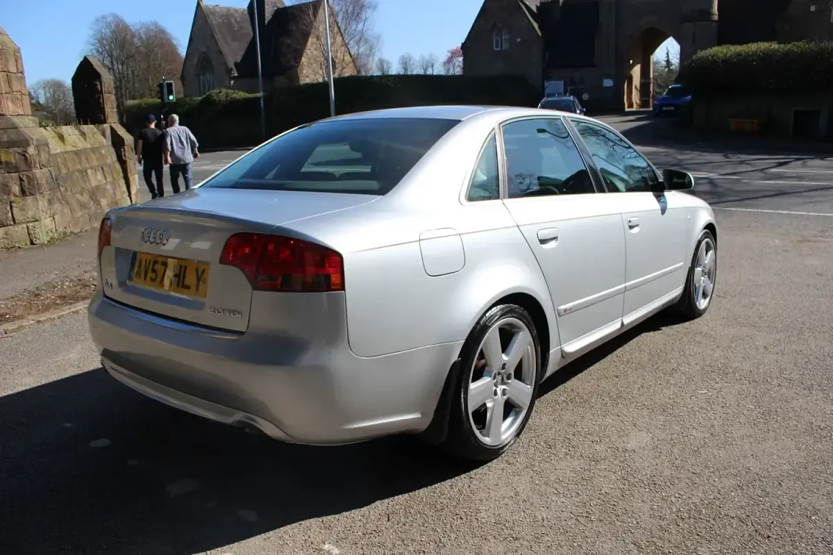 Usado Audi A4 S-Line 170 HP (125 kW) 2007 Prateado Sedan