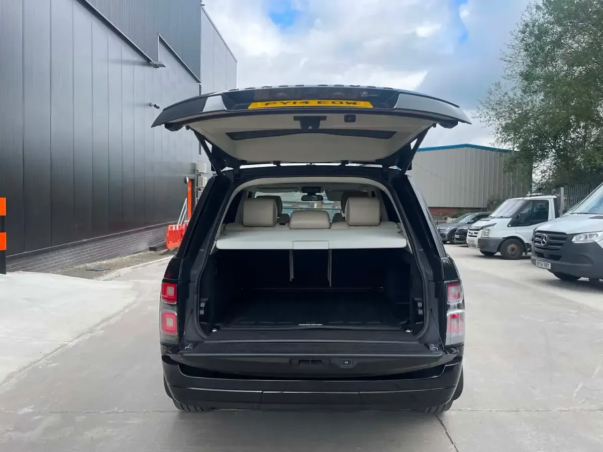 Käytetty Land Rover Range Rover Vogue SE 2014 Musta Katumaasturi