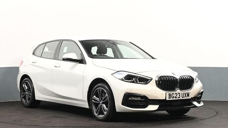 Used BMW 118 Sport Line 134 HP (98 kW) 2023 White Hatchback