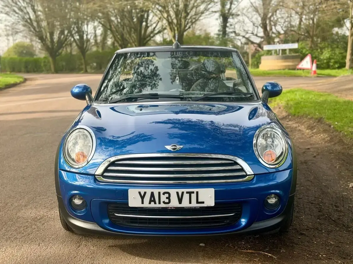 Usado Mini Cooper Cabriolet 122 HP (89 kW) 2013 Azul Cabrios