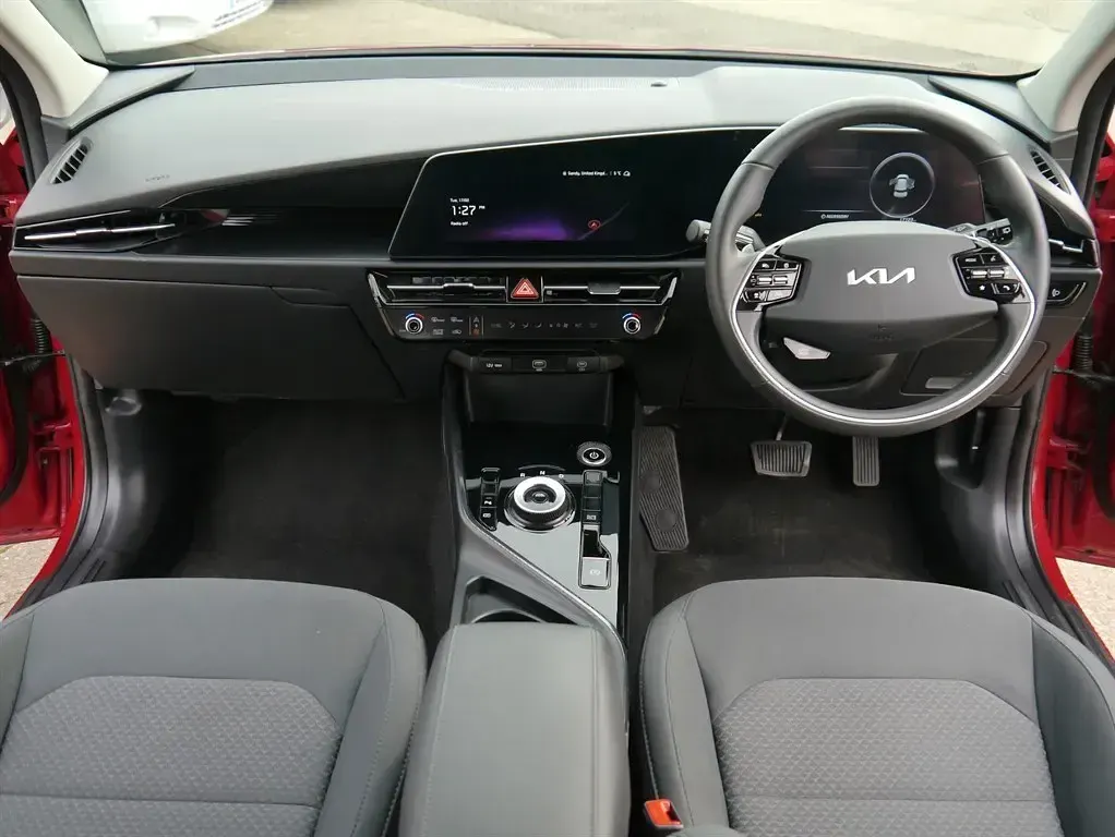 Usado Kia e-Niro 67 kW (92 HP) 2023 Vermelho SUV