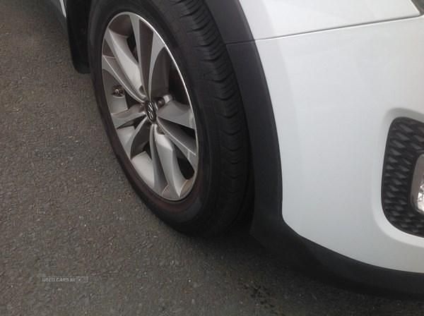 Used Hyundai Santa Fe Premium 194 HP (142 kW) 2015 White SUV