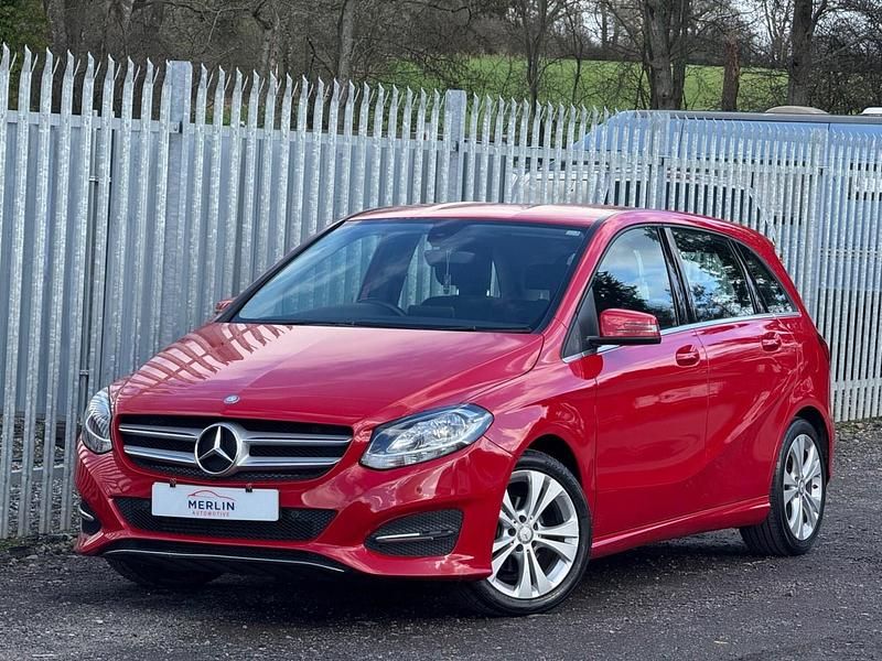 Used Mercedes B180 Executive 109 HP (80 kW) 2017 Red MPV