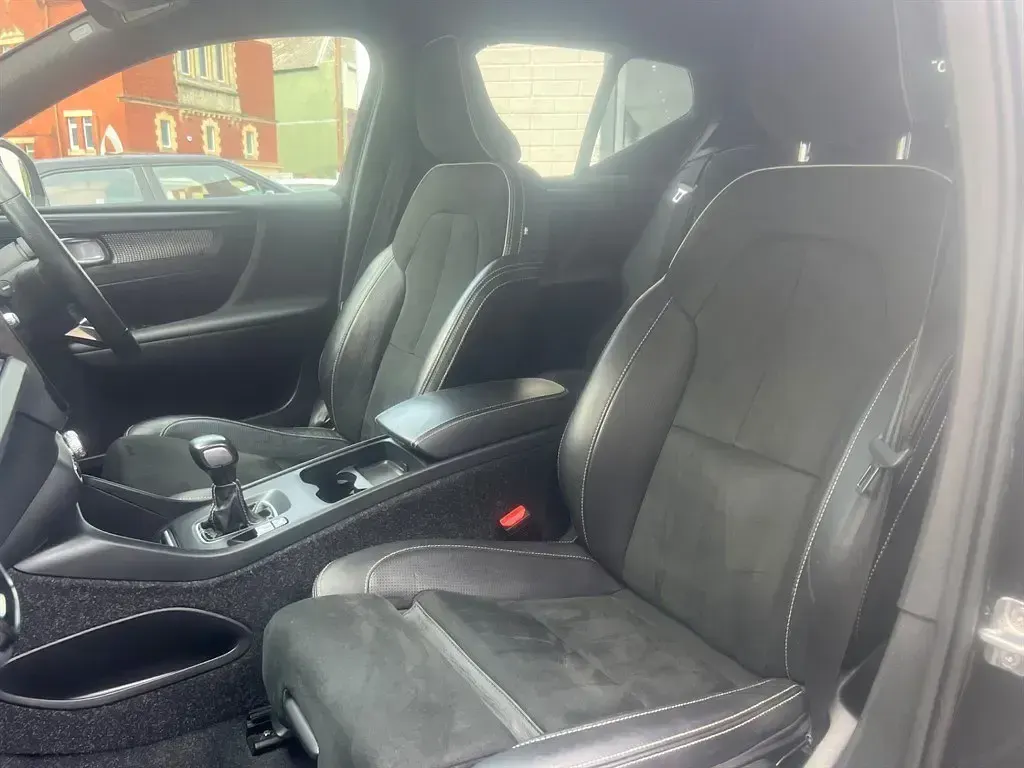 Begagnad Volvo XC40 R-Design 2020 Svart SUV