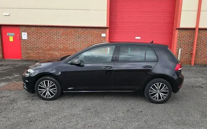 Używany VW Golf VII SE 116 KM (85 kW) 2018 Czarny Hatchback