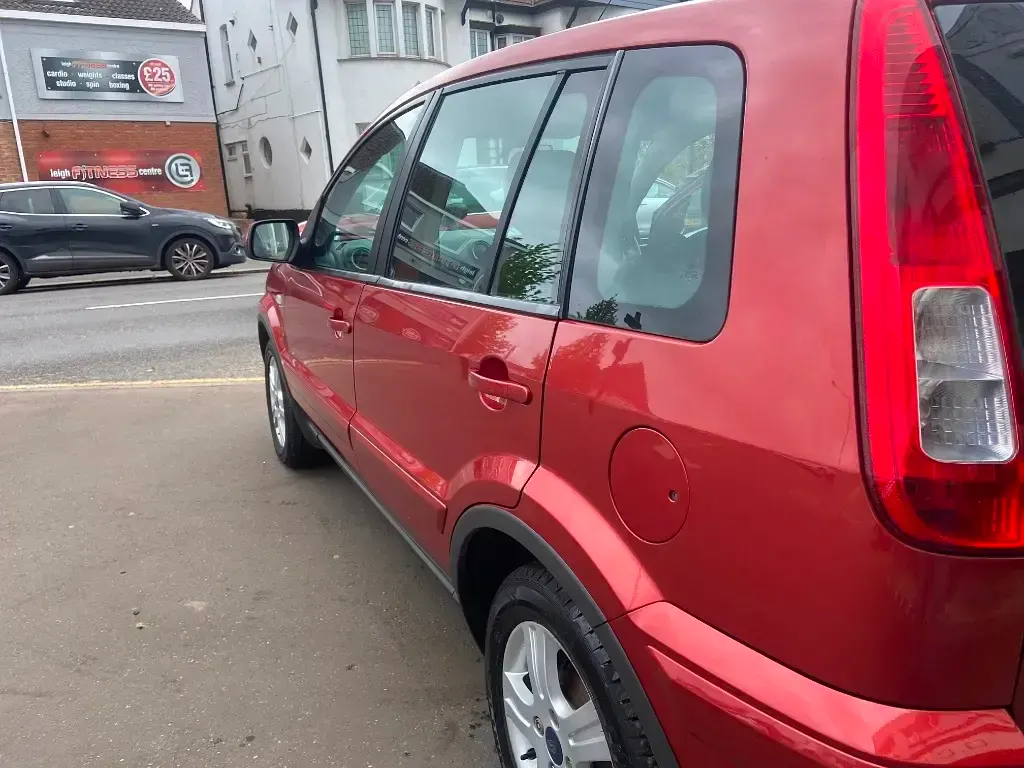 Używany Ford Fusion Zetec 80 KM (58 kW) 2010 Hatchback
