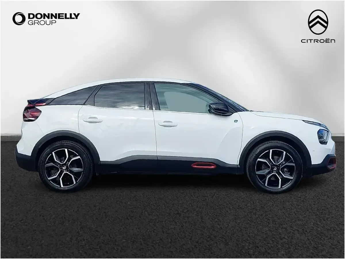Used Citroën e-C4 Shine 98 kW (134 HP) 2023 White Hatchback