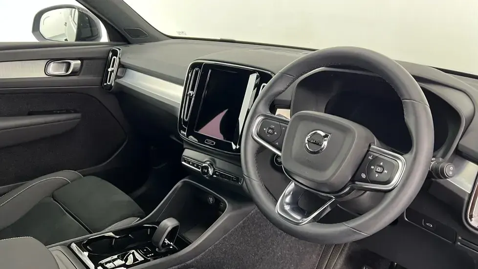 Used Volvo XC40 Plus 161 HP (118 kW) 2025 Black SUV