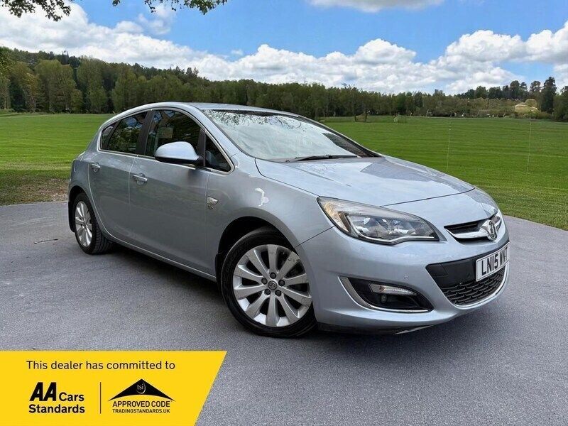 Silver Used 2015 Vauxhall Astra Elite Hatchback | £6,795 (Fair price) - Image 1/4