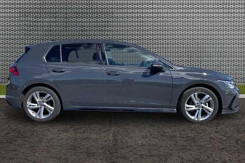 Second-hand VW Golf VIII 130 CP (95 kW) 2023