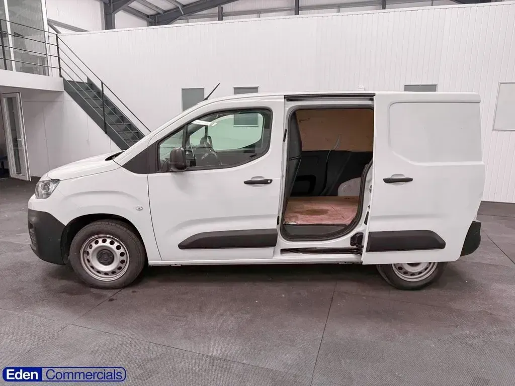 Used Citroën Berlingo 100 HP (73 kW) 2023 White MPV