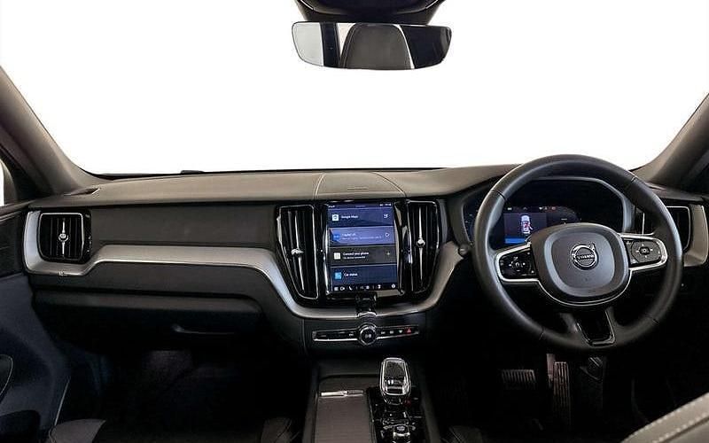 Used Volvo XC60 Plus 350 HP (257 kW) 2023 Gold SUV