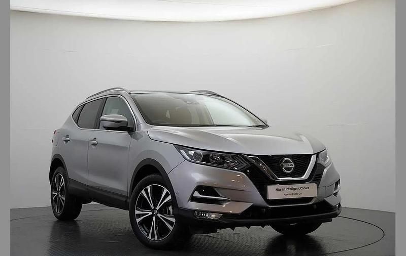 Used Nissan Qashqai N-Connecta 113 HP (83 kW) 2018 Silver SUV