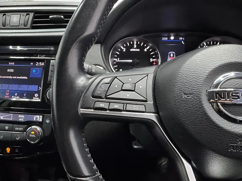 Used Nissan Qashqai N-Connecta 2019 White SUV