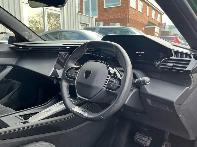 Used Peugeot 308 GT 130 HP (95 kW) 2022 Green Hatchback