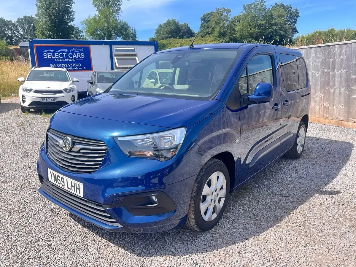 Used Vauxhall Combo S 100 HP (73 kW) 2019 Blue MPV