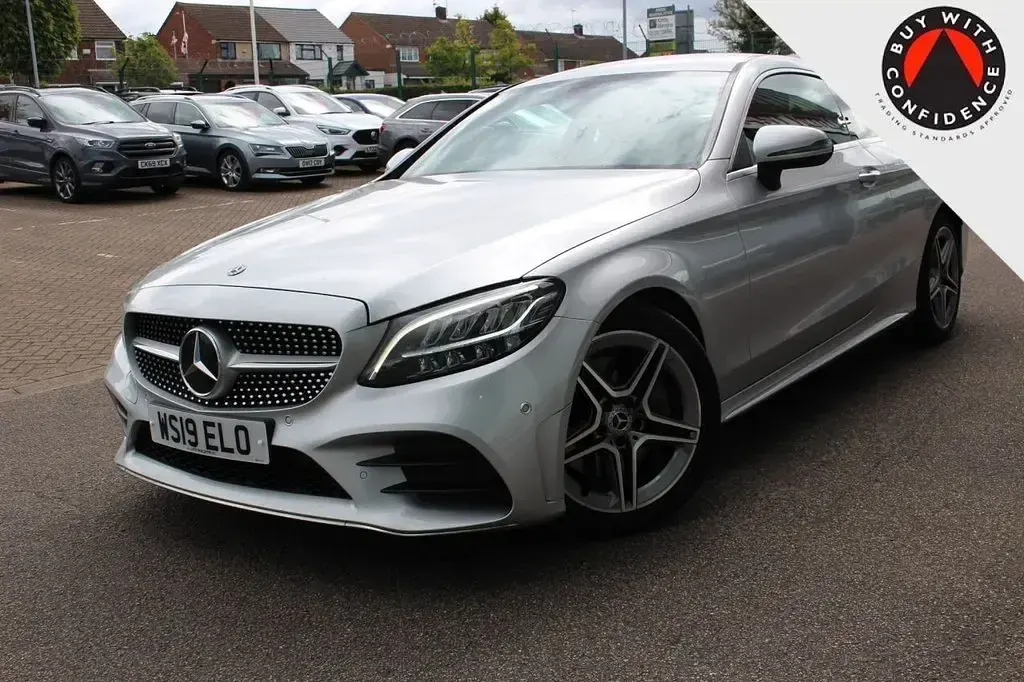 Usado Mercedes C300 AMG line 258 CV (189 kW) 2019 Plateado Coupe