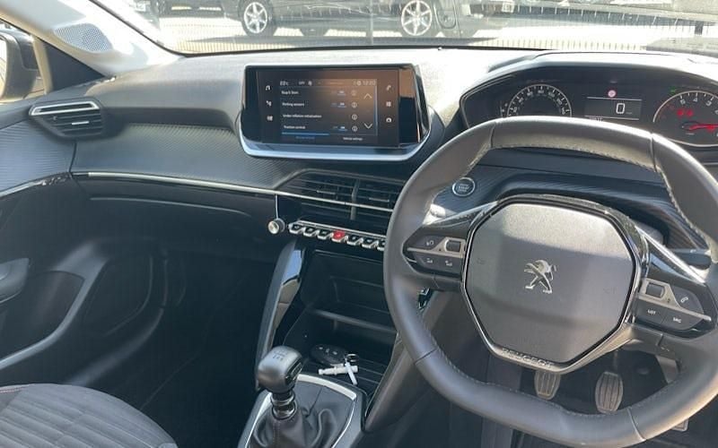 Usado Peugeot 208 Active+ 102 HP (75 kW) 2023 Preto Citadino