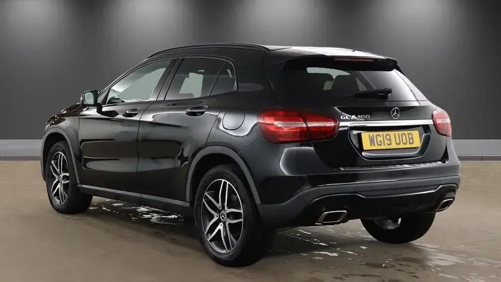 Used Mercedes GLA180 Urban 122 HP (89 kW) 2019 Black SUV
