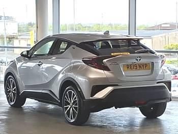 Second-hand Toyota C-HR 122 CP (89 kW) 2019 Argintiu SUV