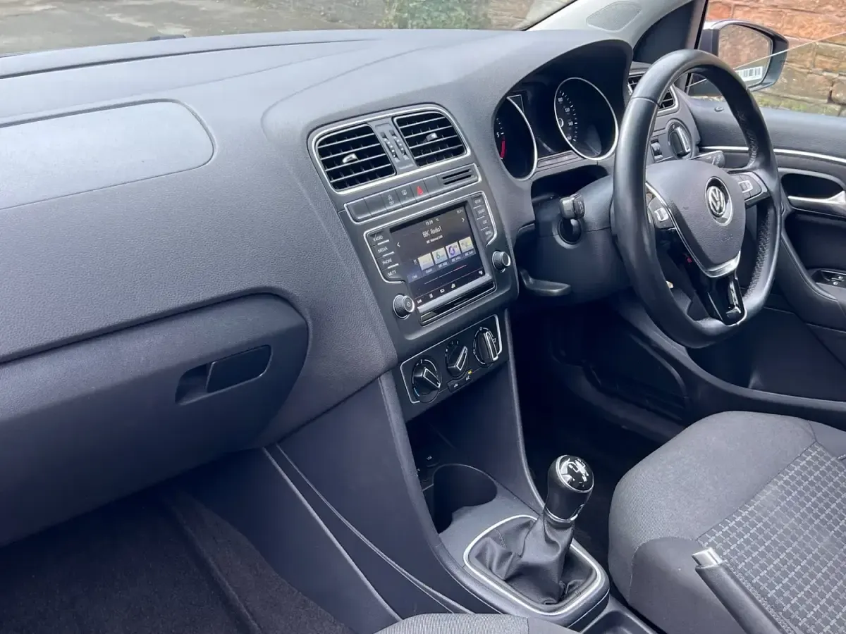 Used VW Polo SE 90 HP (66 kW) 2015 Grey Hatchback