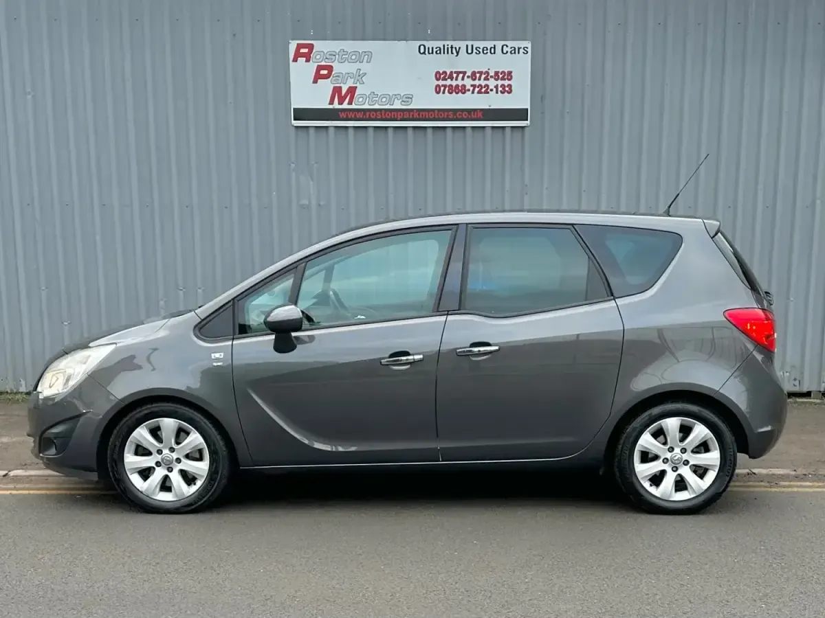 Begagnad Vauxhall Meriva 100 HK (73 kW) 2010 Grå Minibuss