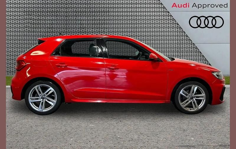 Begagnad Audi A1 S-Line 147 HK (108 kW) 2022 Röd SUV