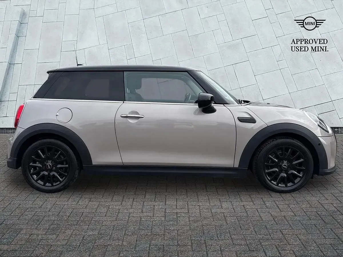 Używany Mini Cooper Classic 136 KM (100 kW) 2021 Szary Hatchback