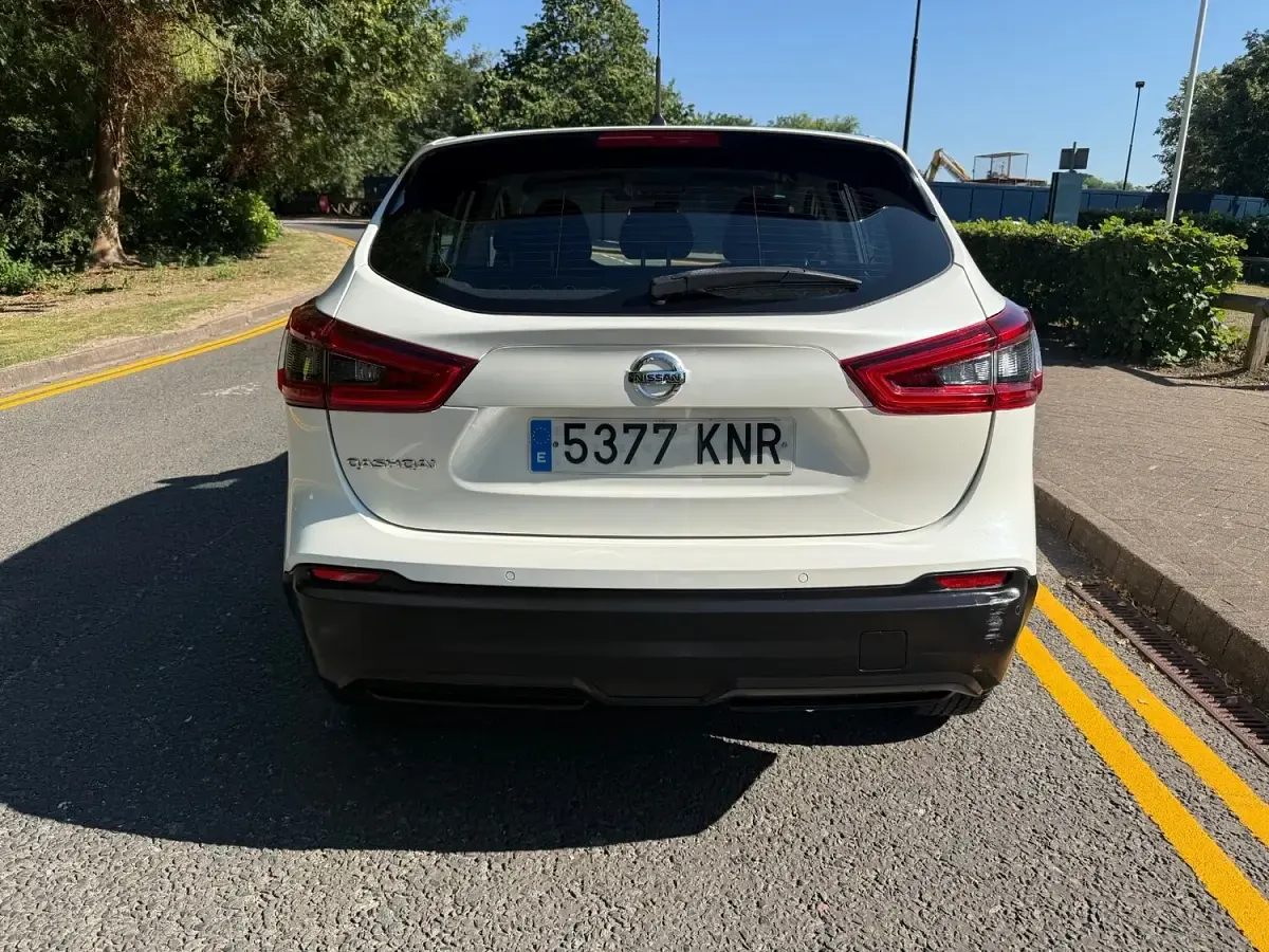 Used Nissan Qashqai N-Connecta 2018 Metallic pearl white SUV