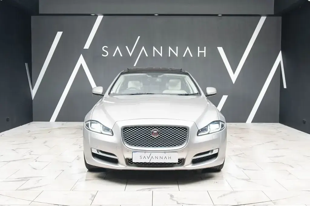 Usado Jaguar XJ Portfolio 300 HP (220 kW) 2017 Dourado Sedan