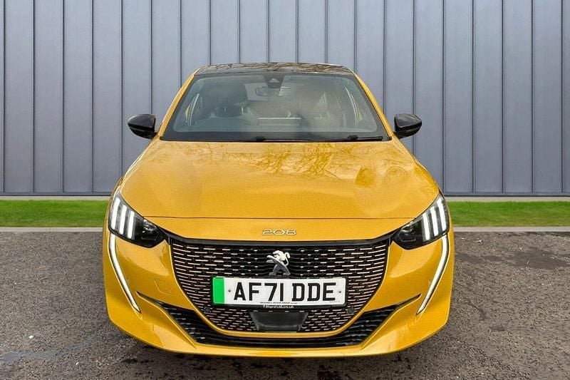 Used Peugeot e-208 GT 98 kW (134 HP) 2021 Yellow Hatchback