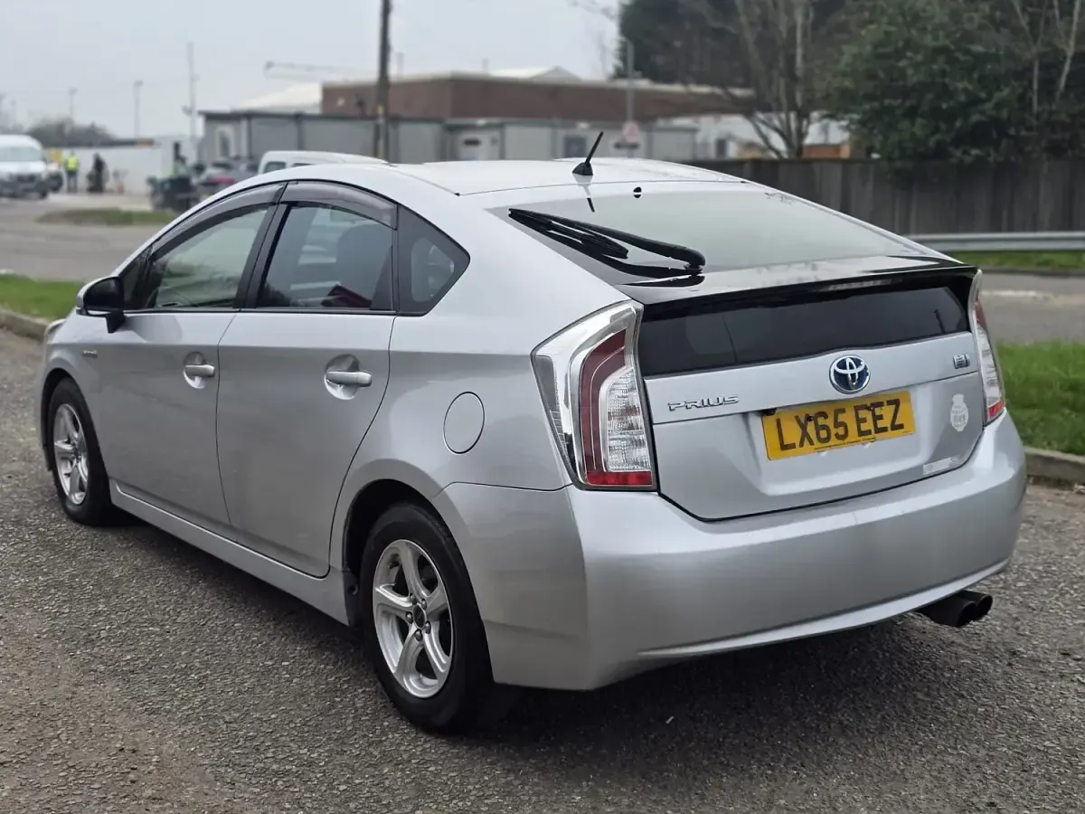 Used Toyota Prius 2015 Silver Hatchback