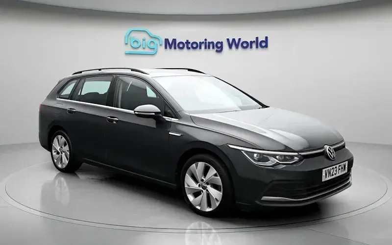 Second-hand VW Golf VIII Style 150 CP (110 kW) 2023 Gri Break