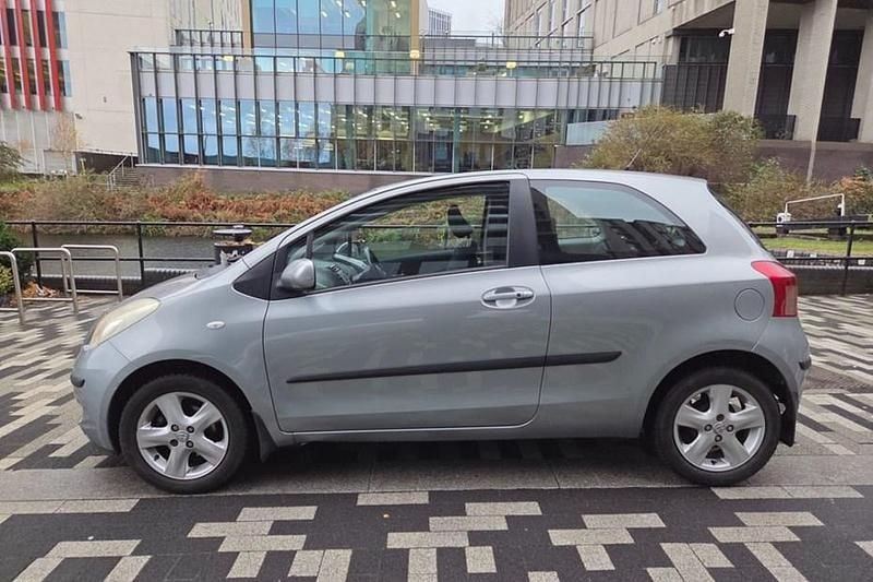 Silver Used 2006 Toyota Yaris Hatchback | £1,950 (Fair price) - Image 1/1