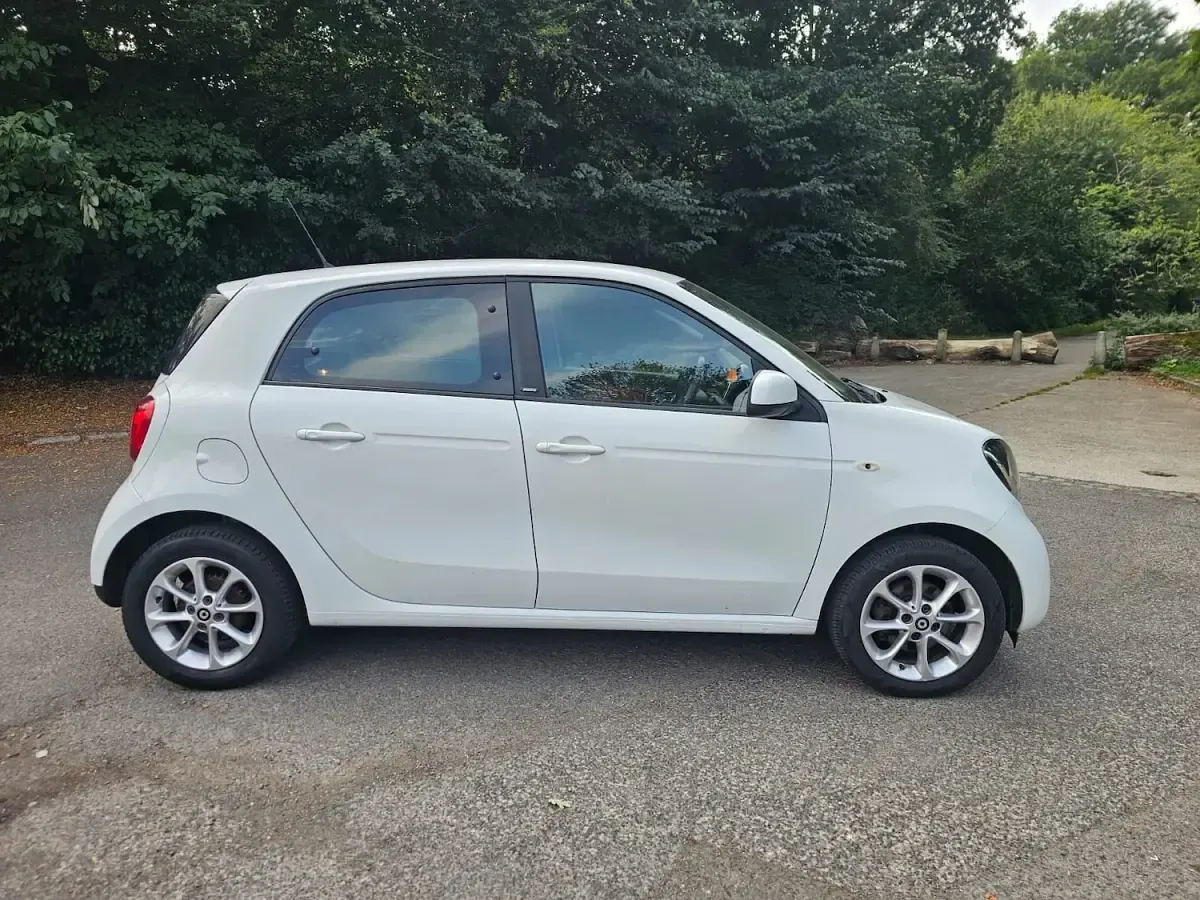 Used Smart ForFour Passion 71 HP (52 kW) 2015 White Hatchback