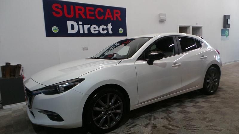 Used Mazda 3 Inclusive 120 HP (88 kW) 2018 White Hatchback