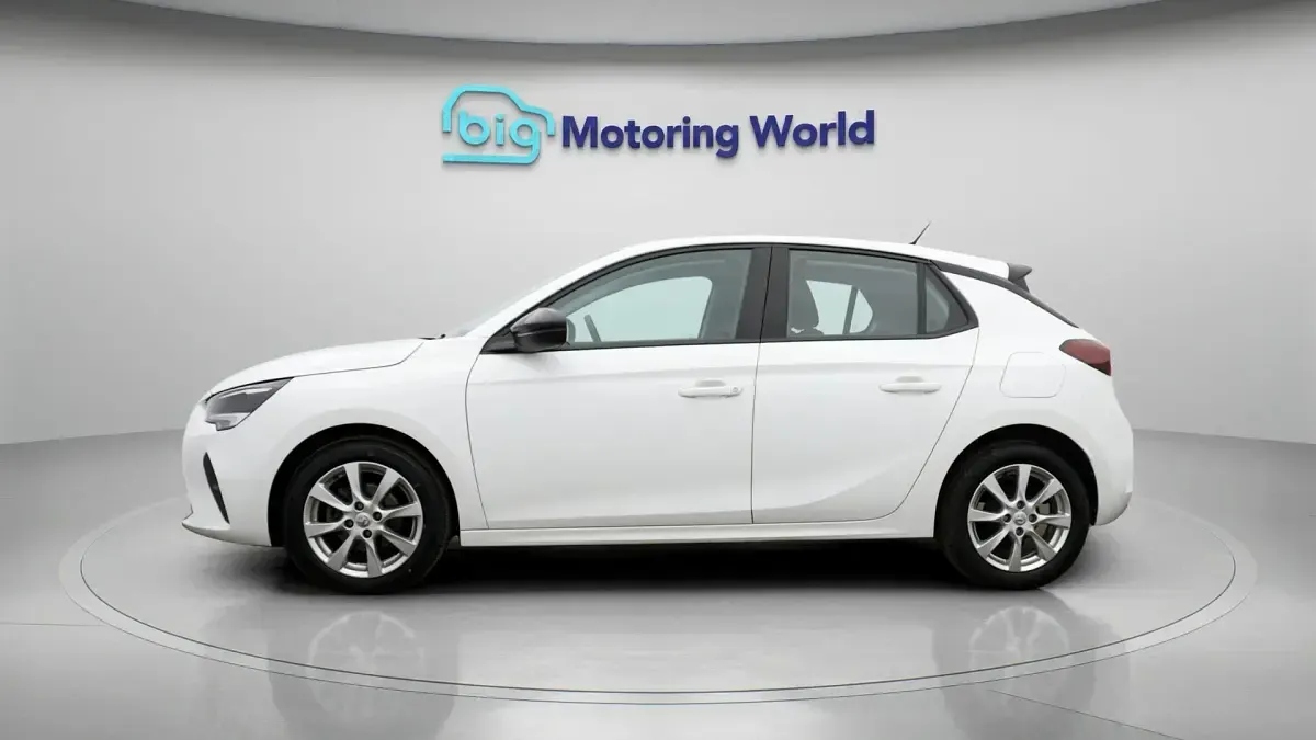Usado Vauxhall Corsa Design Edition 75 HP (55 kW) 2022 Branco Citadino