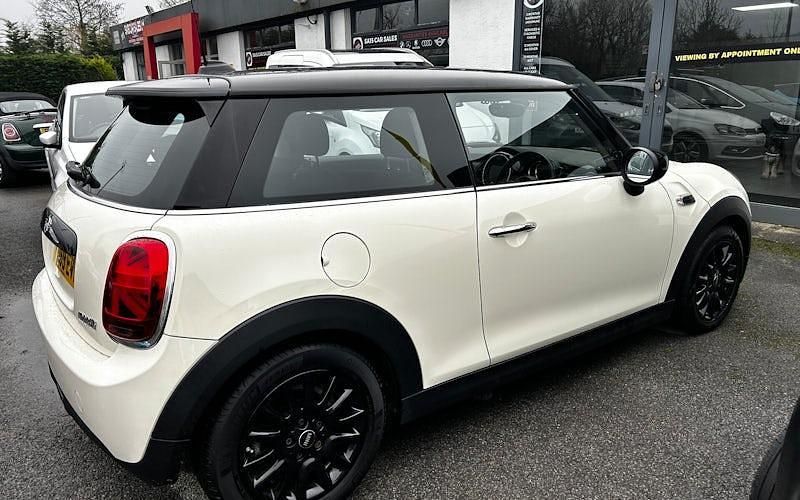 Begagnad Mini Cooper Classic 136 HK (100 kW) 2021 Halvkombi