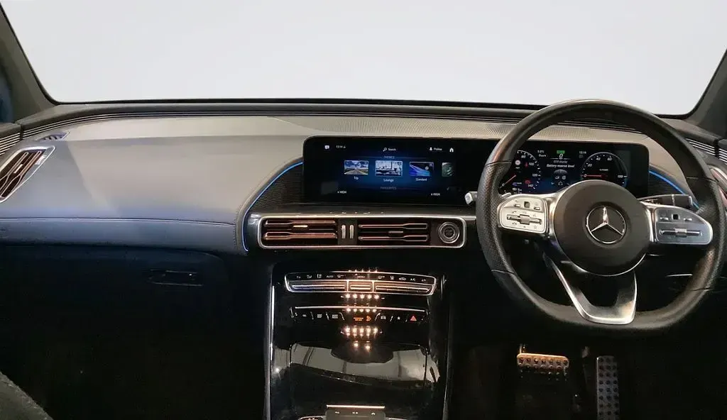 Usado Mercedes EQC400 AMG line 300 kW (408 HP) 2021 Azul SUV