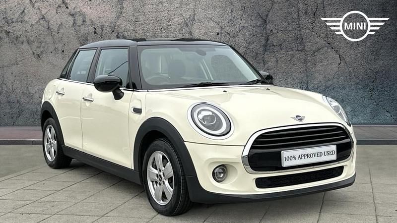 White Used 2019 Mini Cooper Classic Hatchback | £12,699 (Fair price) - Image 1/4