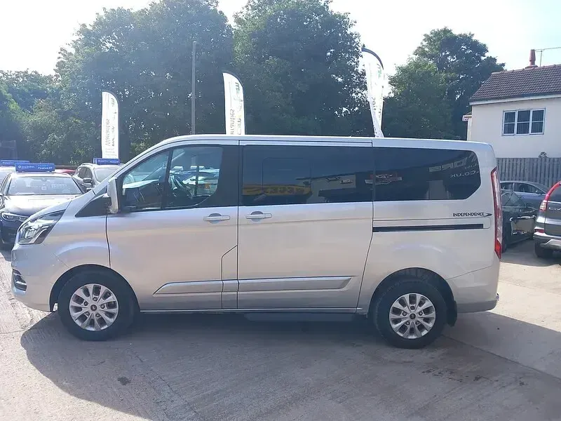 Used Ford Tourneo Custom Titanium 130 HP (95 kW) 2018 Silver Van