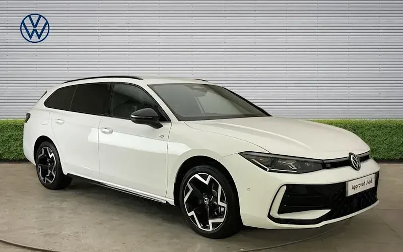 Usado VW Passat R-line 272 CV (200 kW) 2025 Familiar