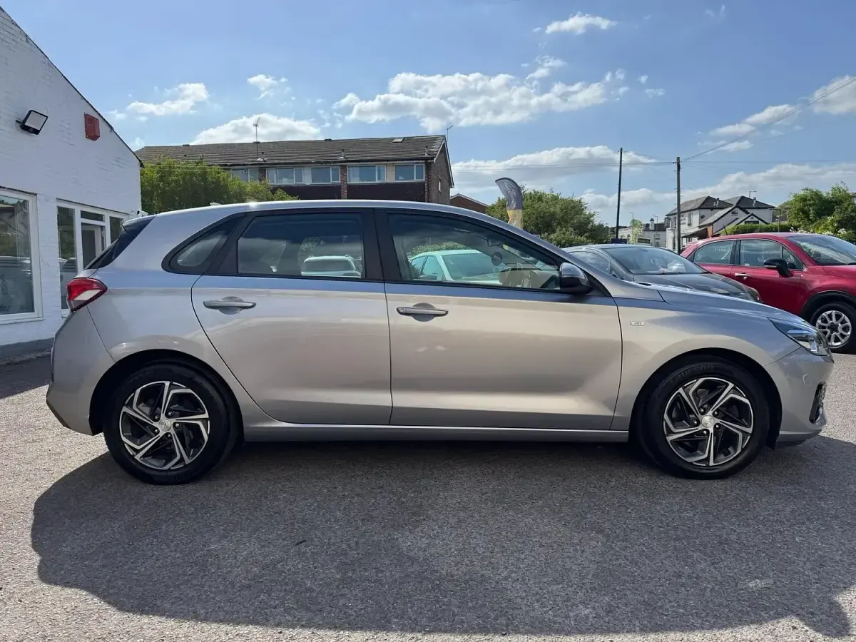 Used Hyundai i30 SE 120 HP (88 kW) 2022 Silver Hatchback