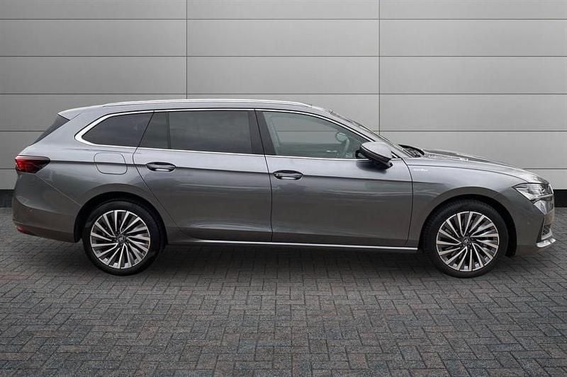 Used Skoda Superb 193 HP (141 kW) 2025 Graphite grey Estate