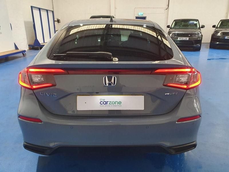 Begagnad Honda Civic Advance 2023 Grå Halvkombi