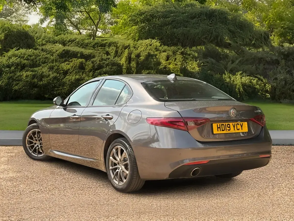 Begagnad Alfa Romeo Giulia Super 200 HK (147 kW) 2019 Grå Sedan