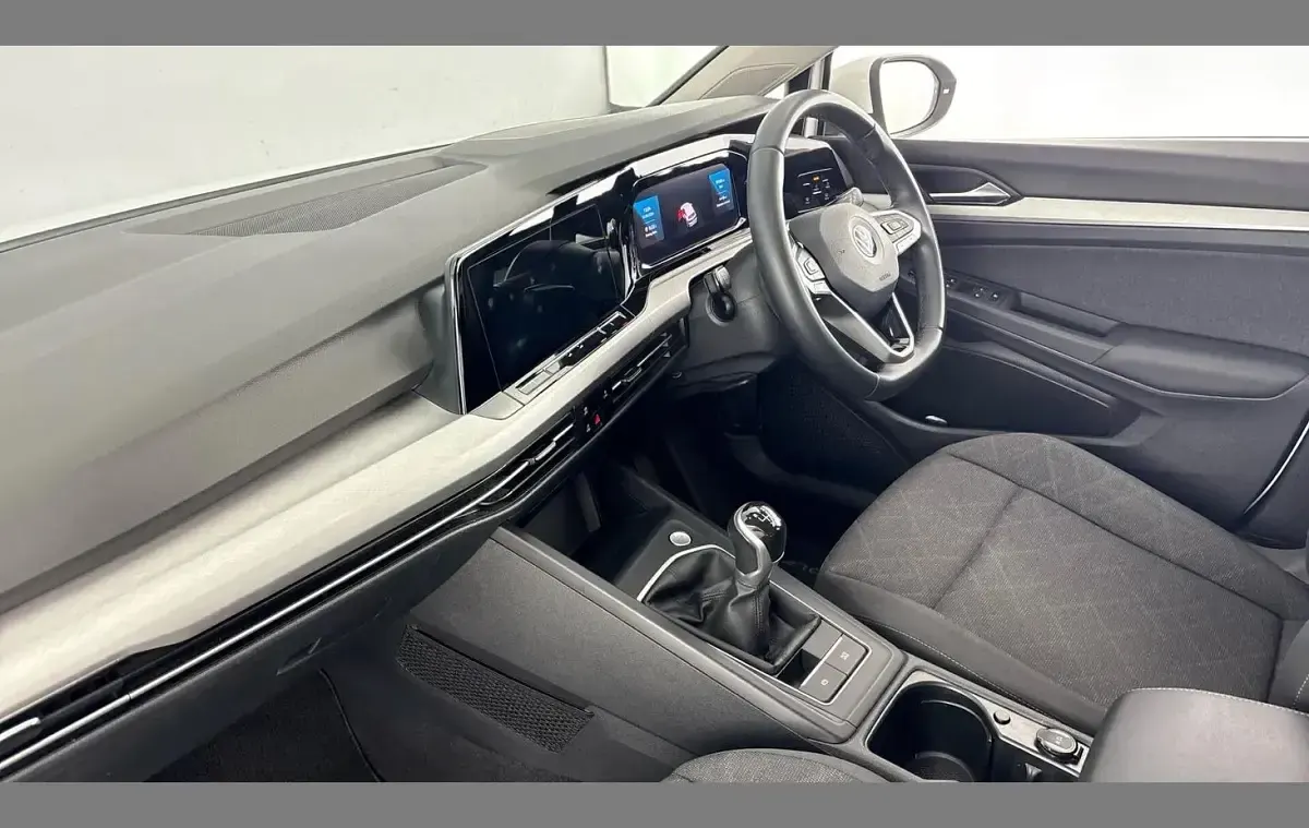 Used VW Golf VIII Life 110 HP (80 kW) 2022 White Hatchback