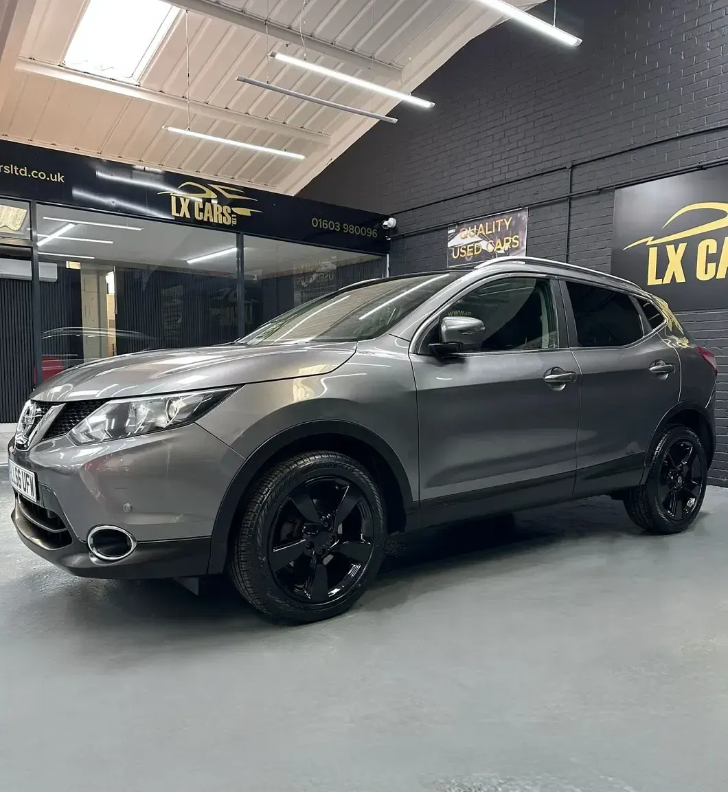 Used Nissan Qashqai N-Connecta 115 HP (84 kW) 2016 Grey SUV