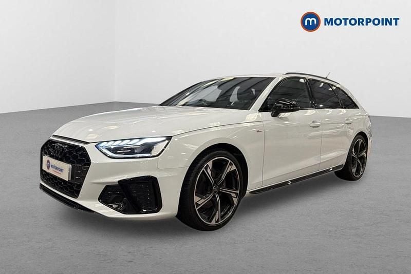 Begagnad Audi A4 Black Edition 2023 Vit Kombi
