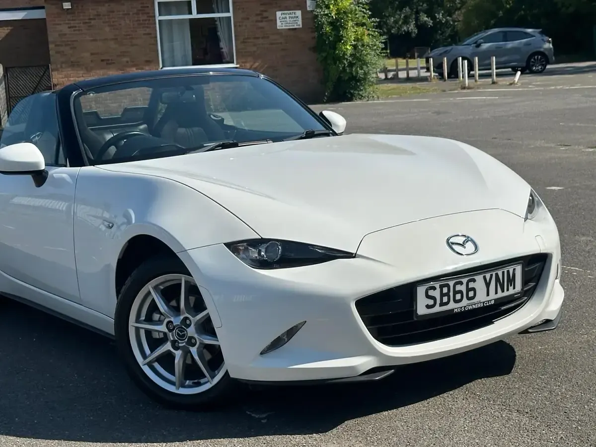 Used Mazda MX5 131 HP (96 kW) 2016 White Cabriolet